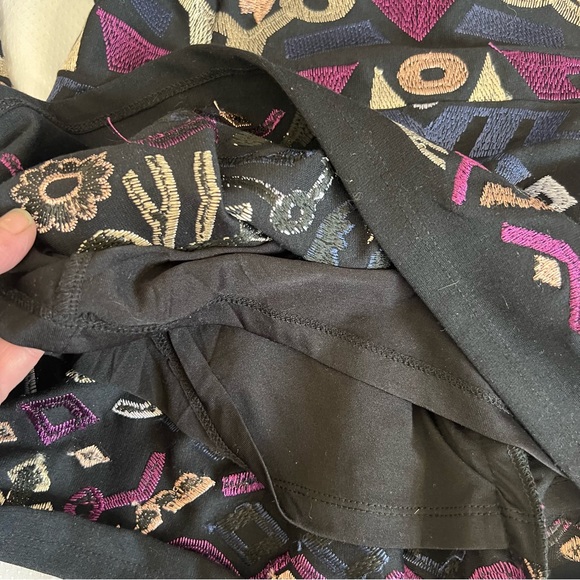 VENUS Embroidered Blouse Off the Shoulder Bell Sleeve Ruffle Bottom Woman Medium - Picture 15 of 15